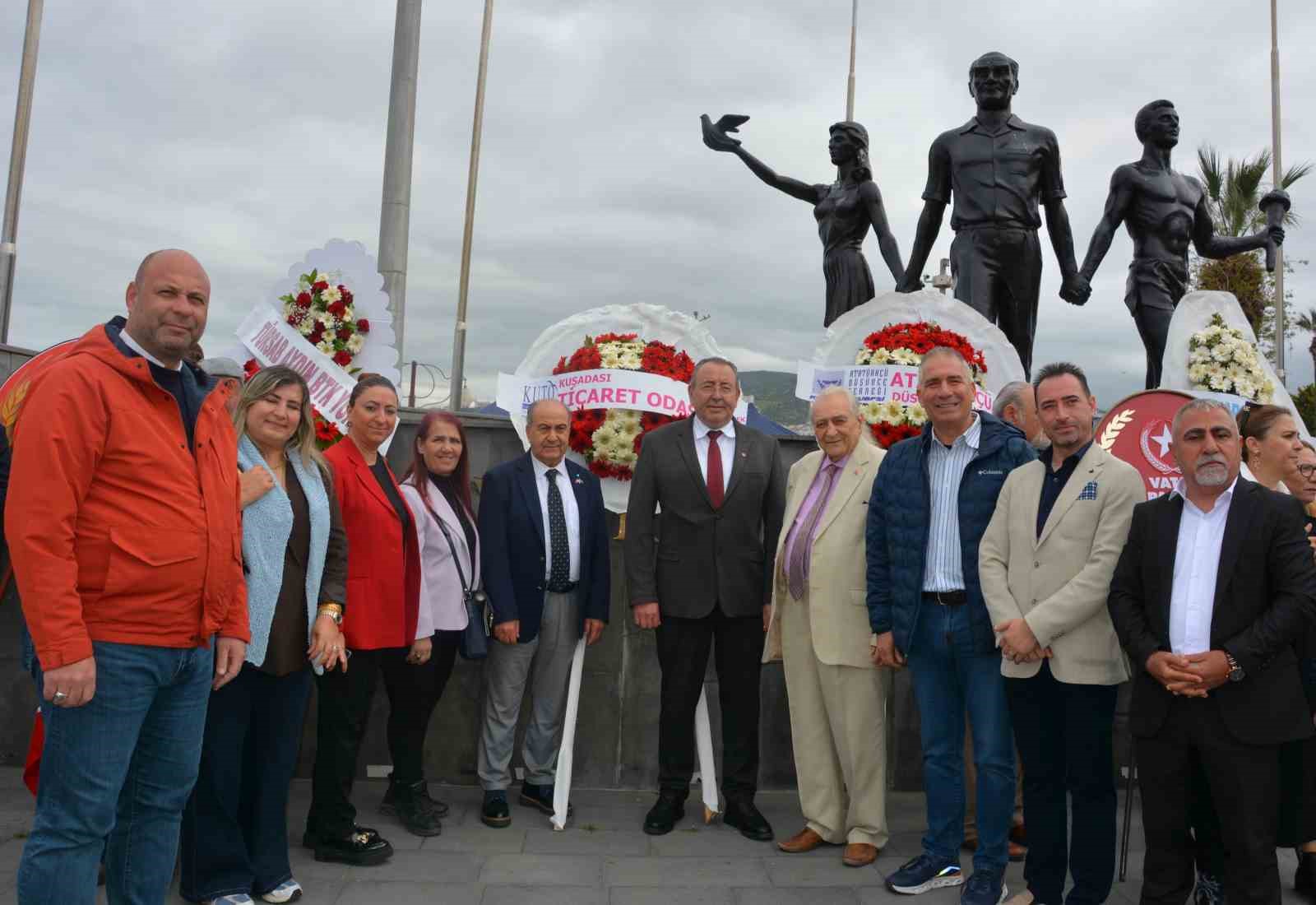 Kuşadası Ticaret Odası yönetimi 23 Nisan coşkusuna ortak oldu
