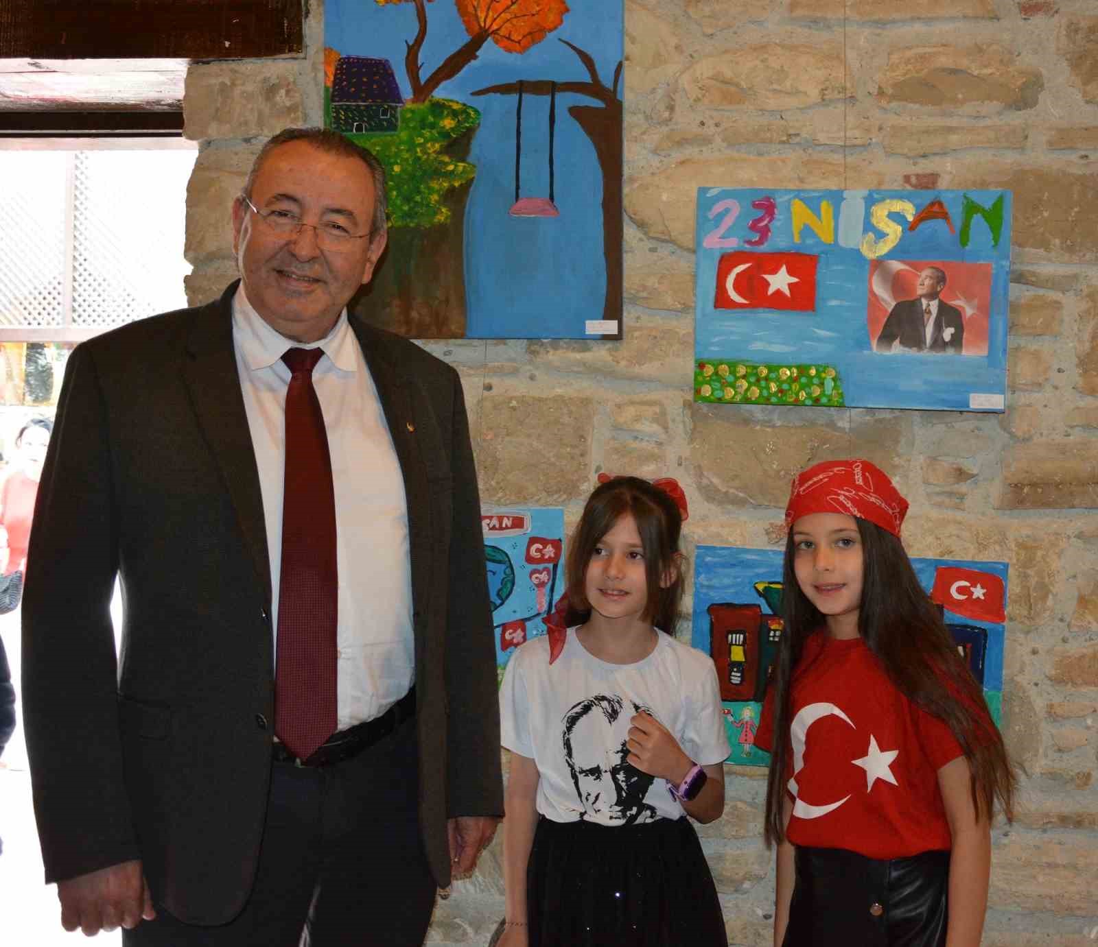 Kuşadası Ticaret Odası yönetimi 23 Nisan coşkusuna ortak oldu
