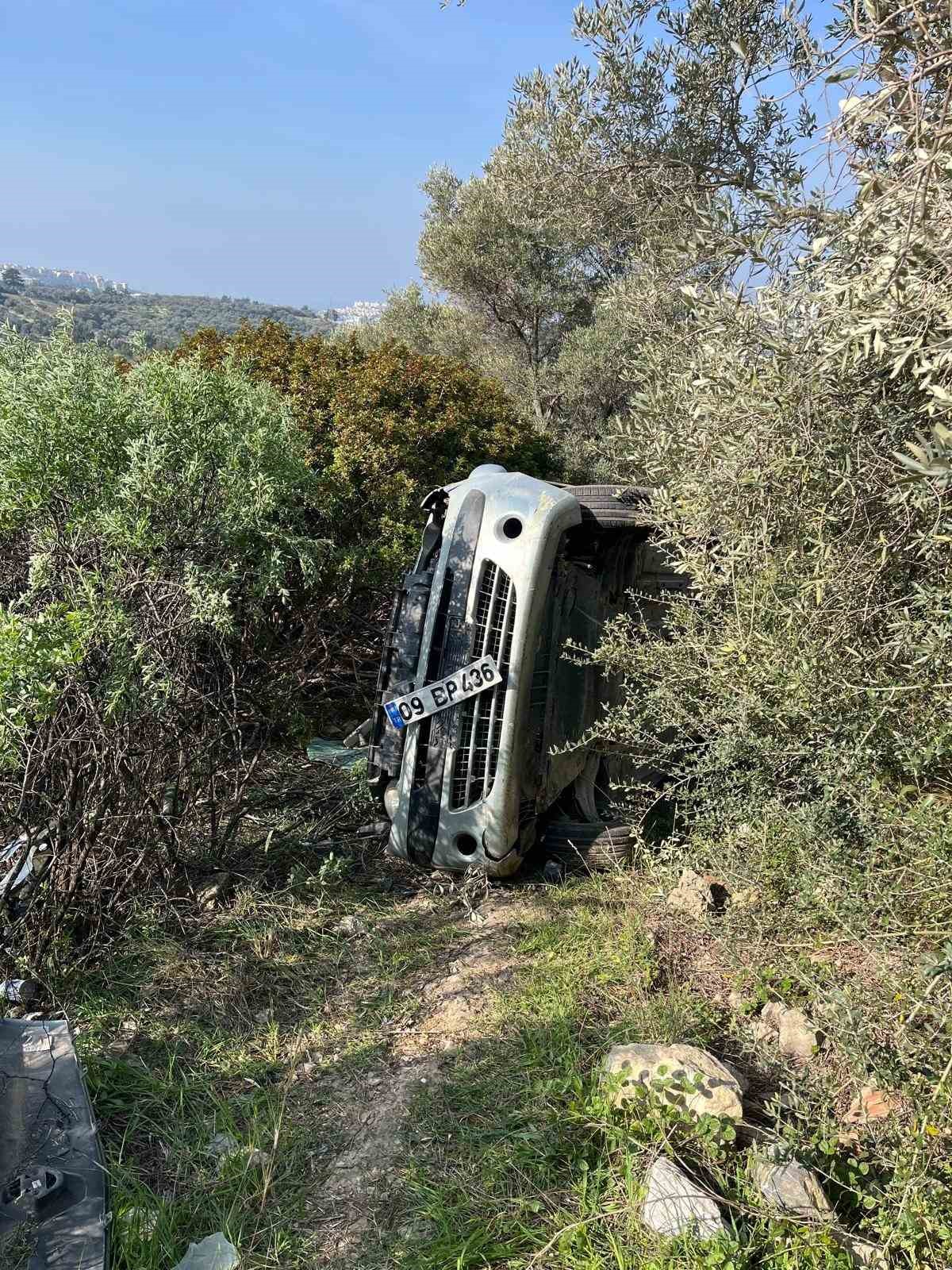 Kuşadası’nda araç şarampole yuvarlandı: 1 yaralı
