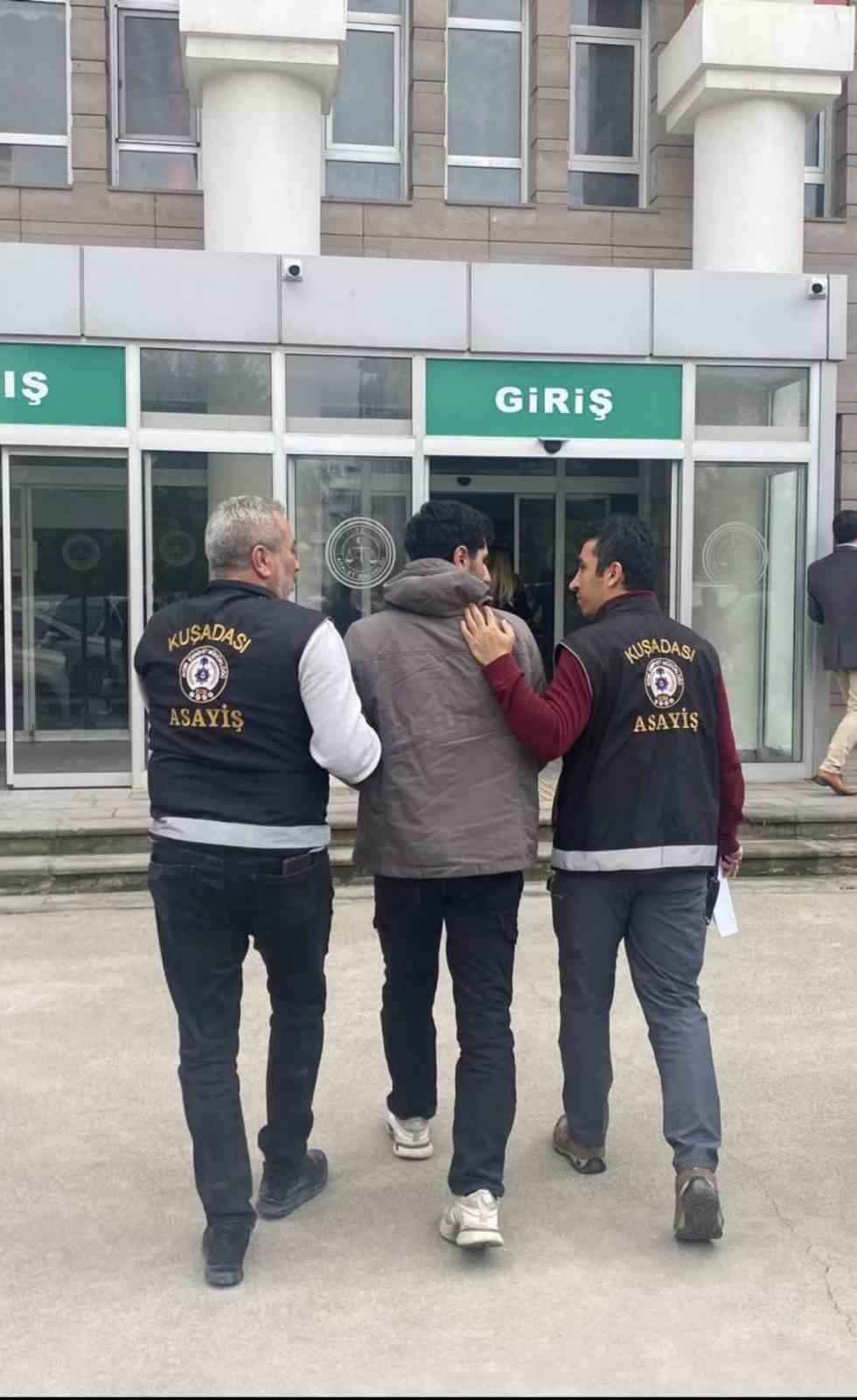 Kuşadası’nda aranan 2 şahıs yakalandı
