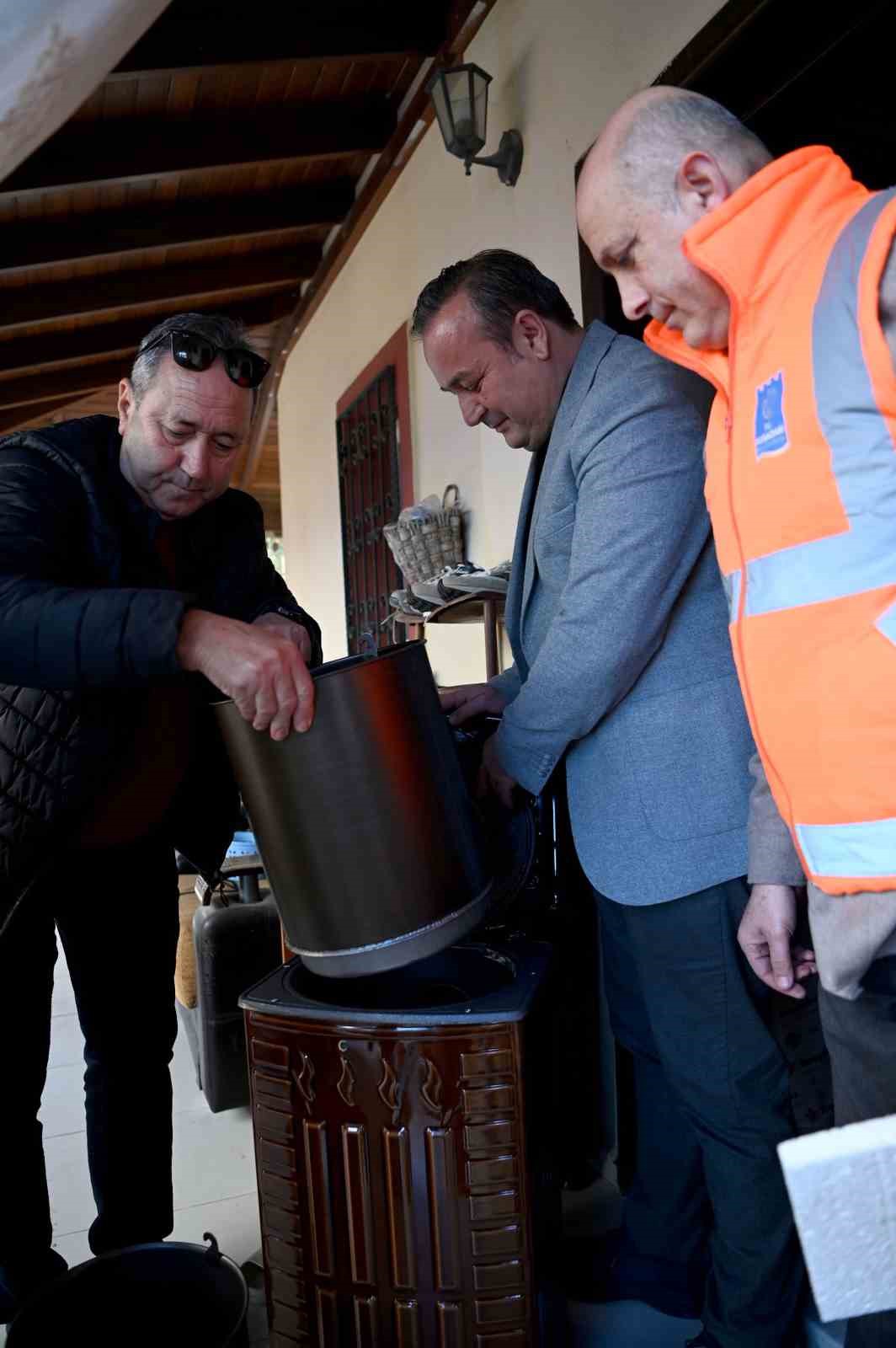 Kuşadası’nda evler ve yürekler dayanışmayla ısınıyor
