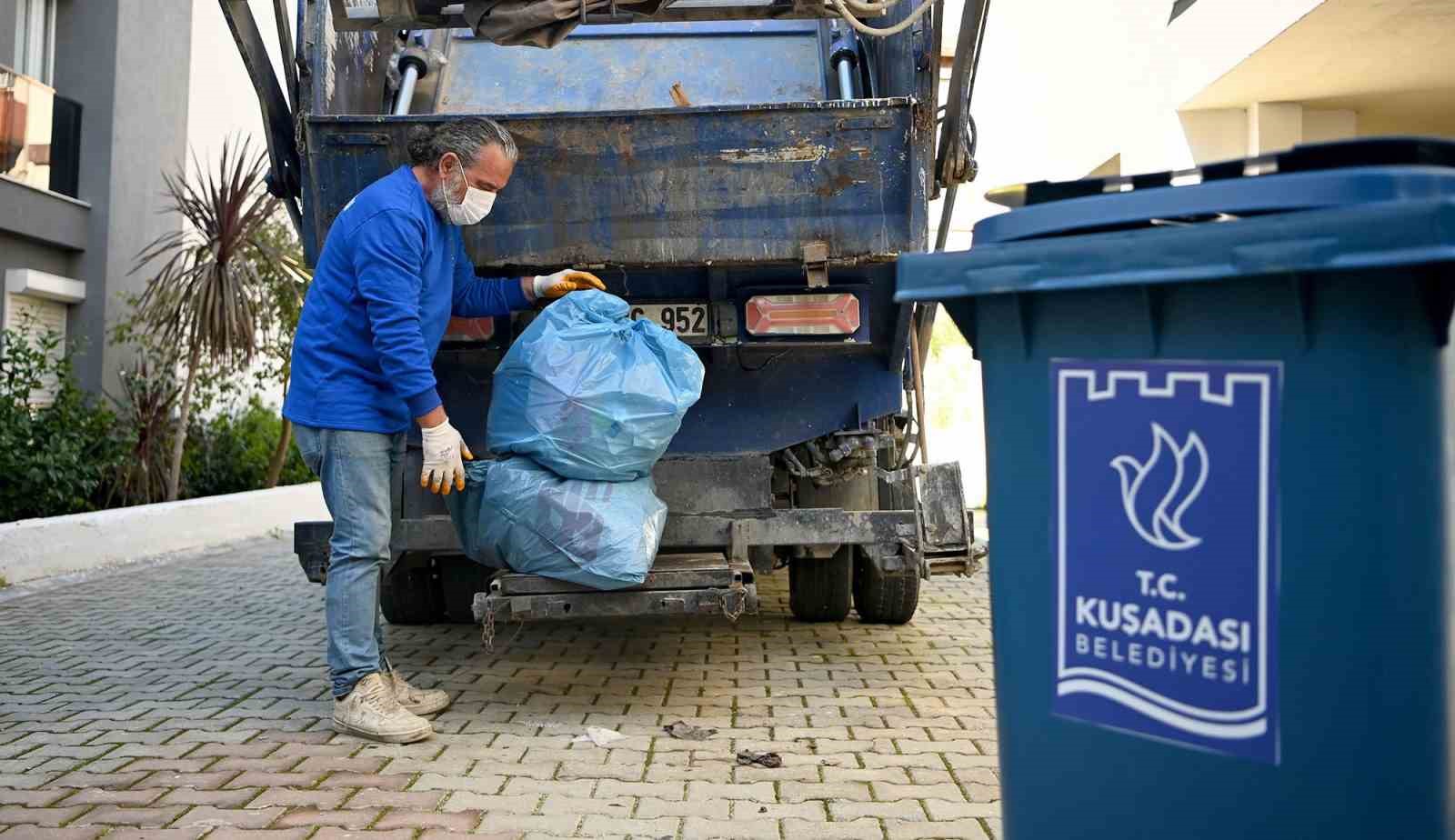 Kuşadası’nda geri dönüştürülebilir atıklar toplandı
Kuşadası’nda geri dönüştürülebilir atıklar toplandı