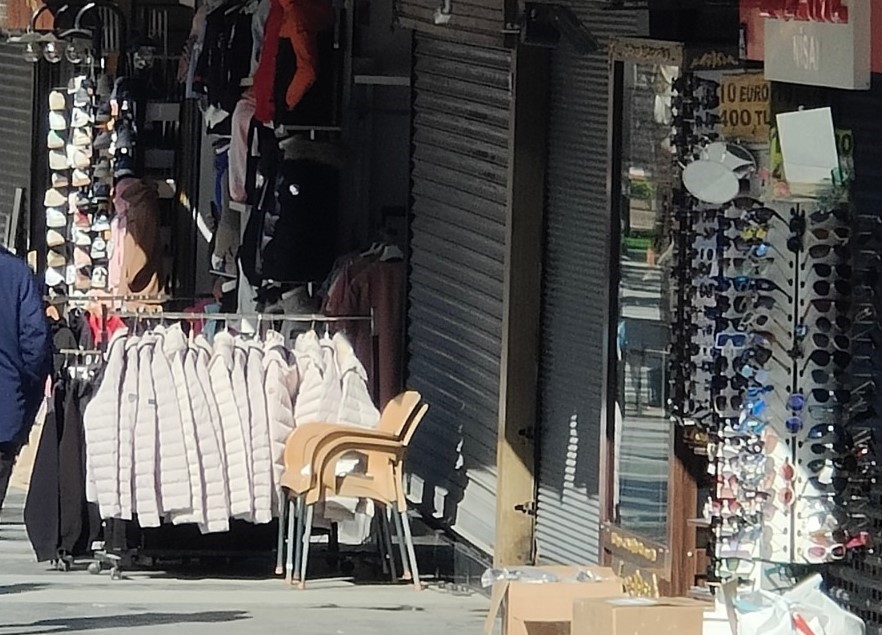 Kuşadası’nda kuyumcu soygununa "kepenk" engeli
