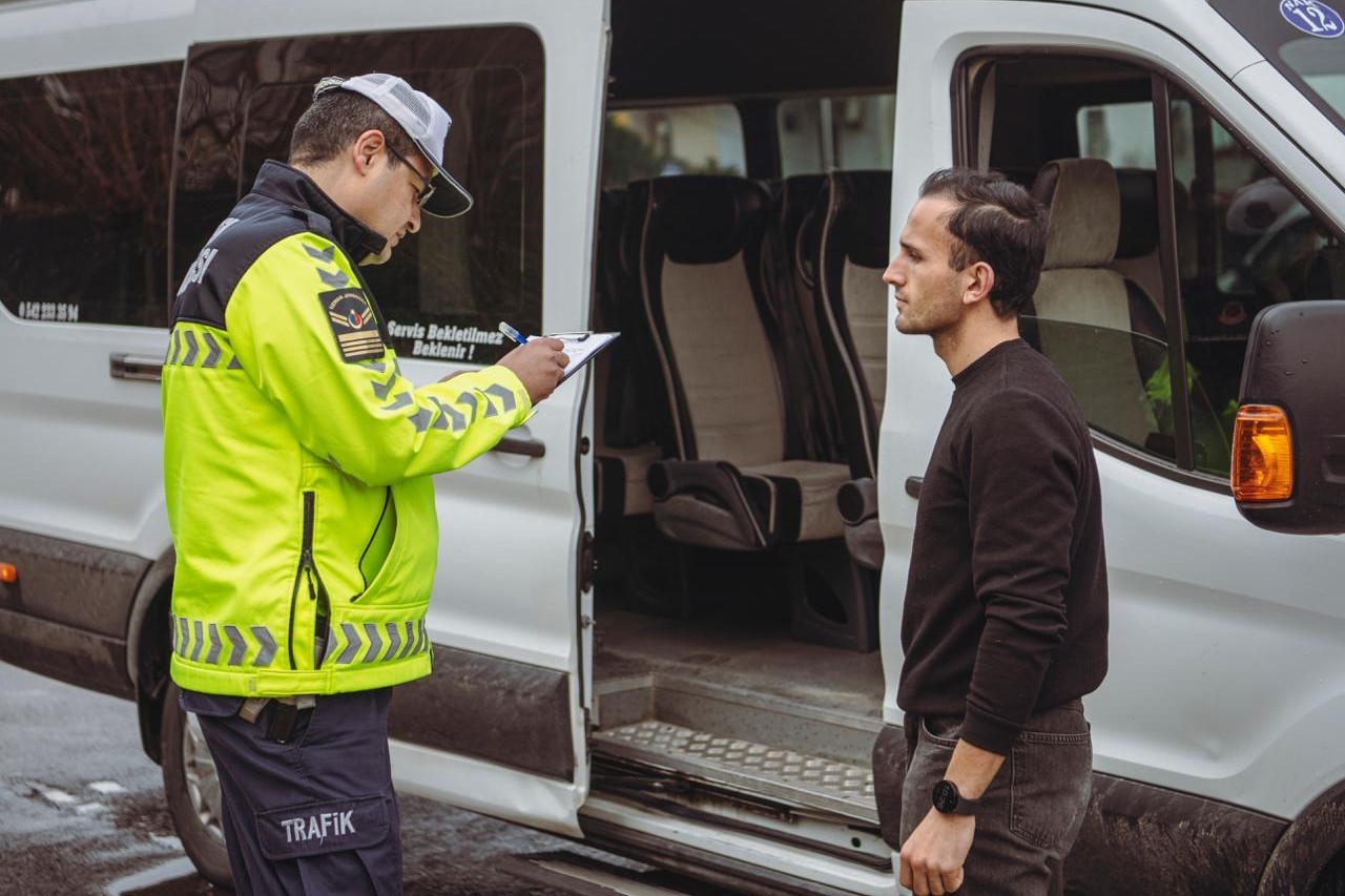 Kuşadası’nda okul servisleri denetlendi
