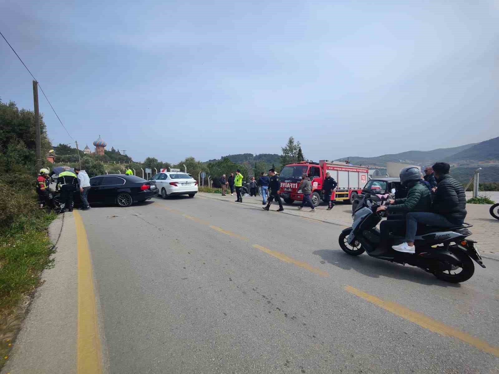 Kuşadası’nda otomobil ile elektrikli araç kafa kafaya çarpıştı: 4 yaralı
