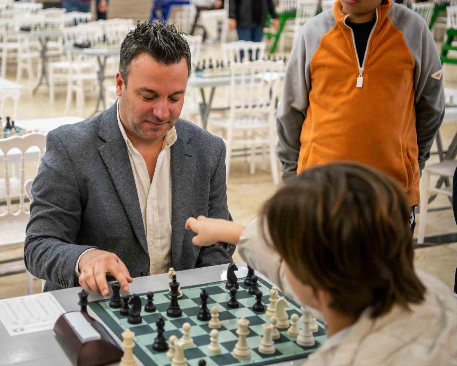 Kuşadası’nda satranç turnuvası heyecanı
