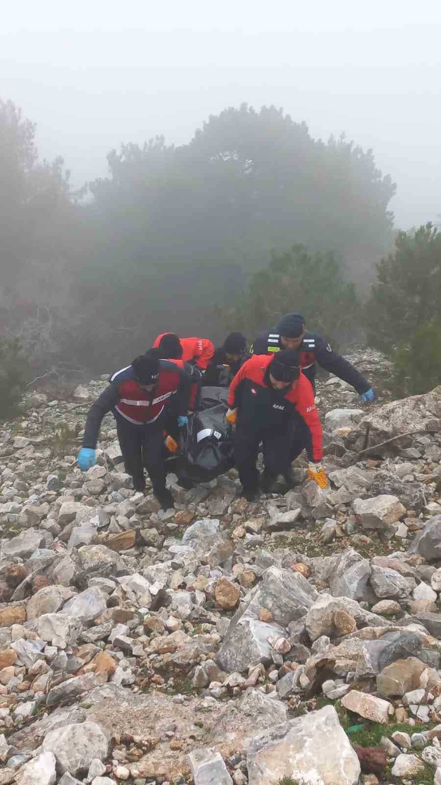 Kuşadası’nda uçurumdan düşen şahıs hayatını kaybetti
