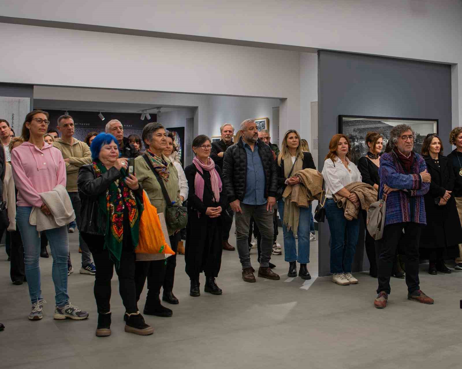 Kuşadası’ndaki sergi edebiyat ve fotoğrafı buluşturdu
