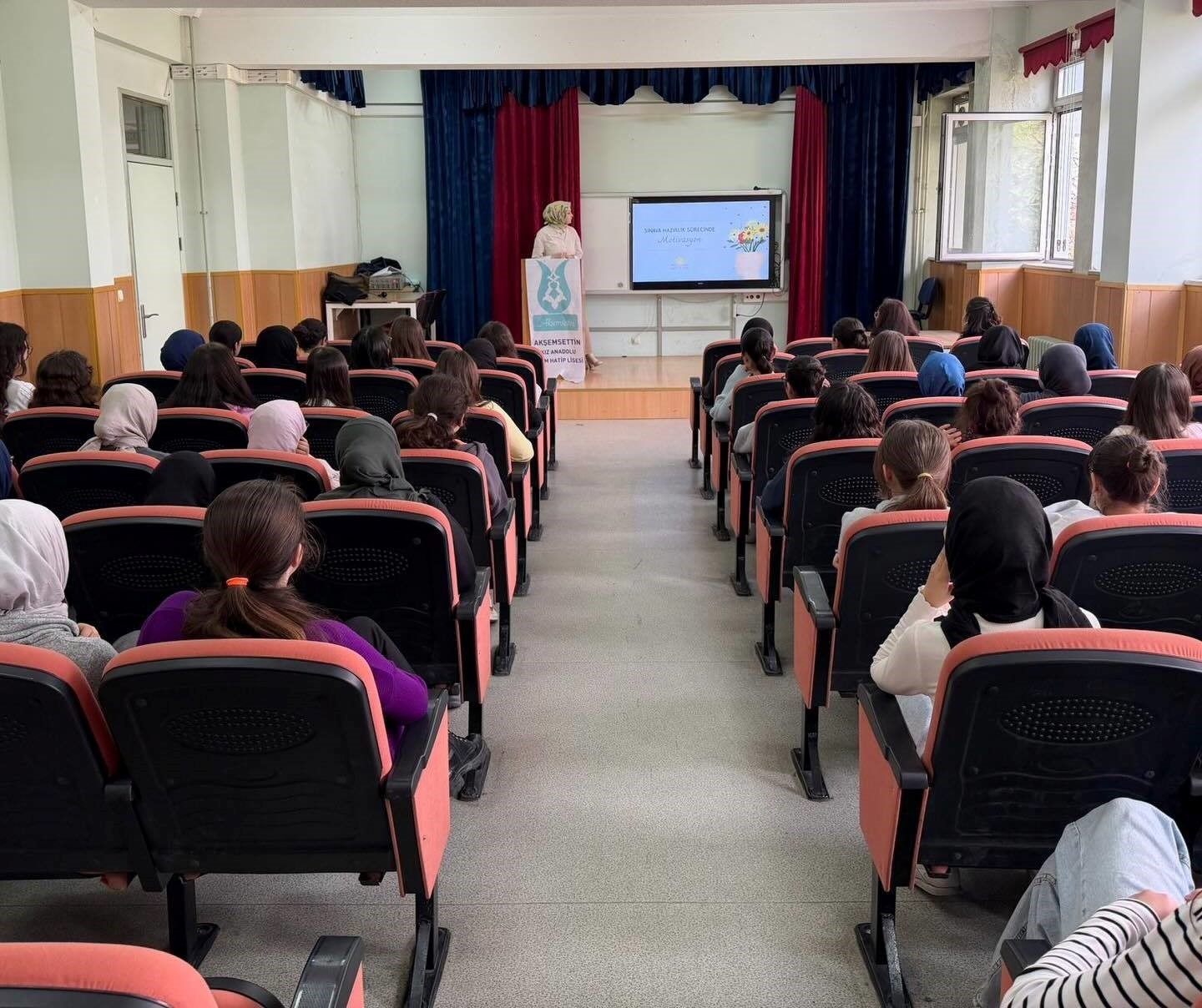 Kütahya Akşemsettin Kız AİHL’de motivasyon programı
