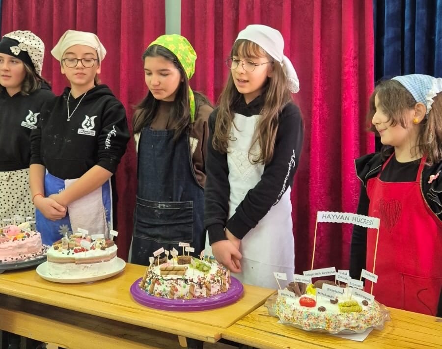 Kütahya Akşemsettin Kız Anadolu İmam Hatip Lisesinde bilim tatlıya dönüştü
