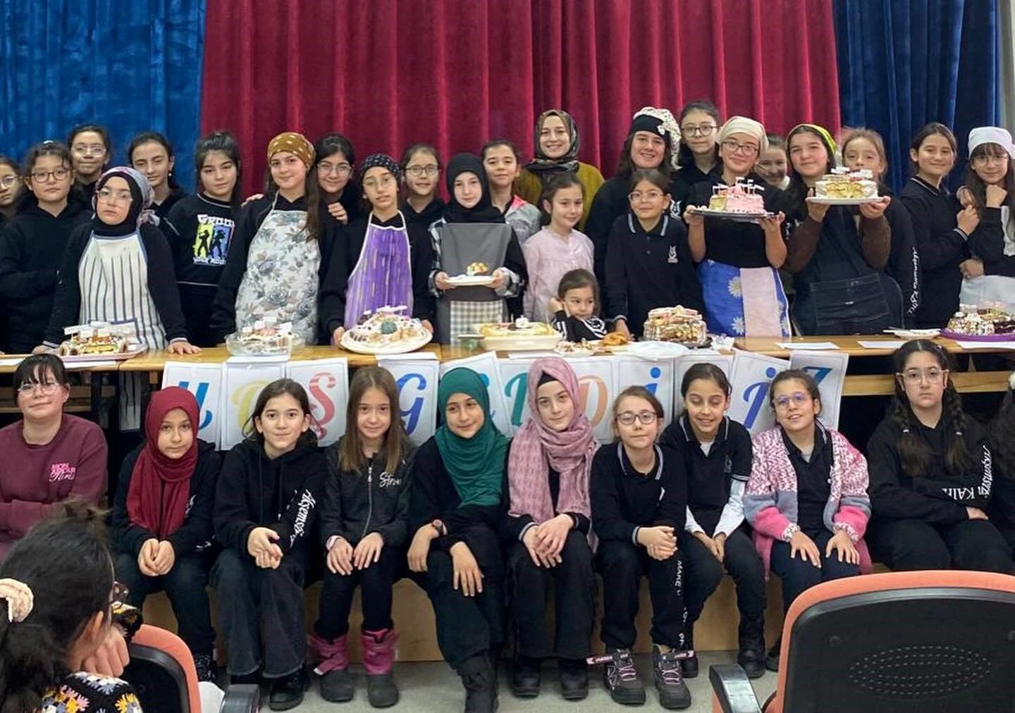 Kütahya Akşemsettin Kız Anadolu İmam Hatip Lisesinde bilim tatlıya dönüştü
