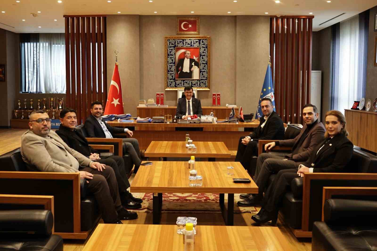 Kütahya Belediye Başkanı Eyüp Kahveci, Kütahya Galatasaraylılar Derneği yönetimini ağırladı
