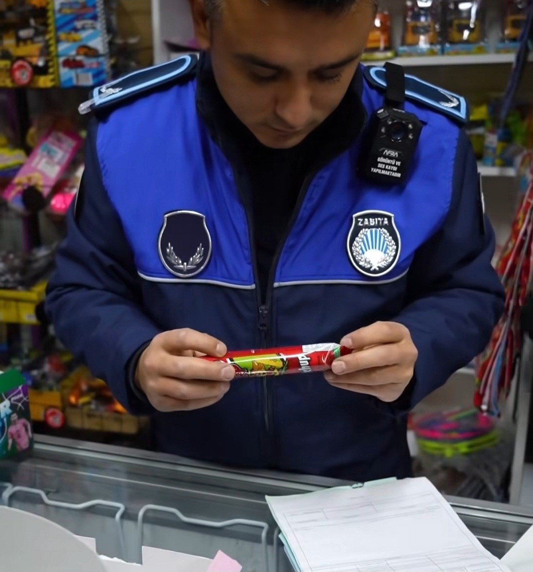 Kütahya Belediyesi Zabıta ekipleri, okul çevrelerinde denetimlerini sürdürüyor
