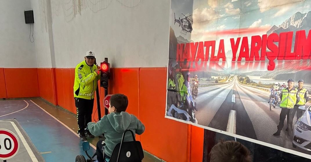 Kütahya Emniyet Müdürlüğünden trafik eğitim ve bilgilendirme faaliyetleri
