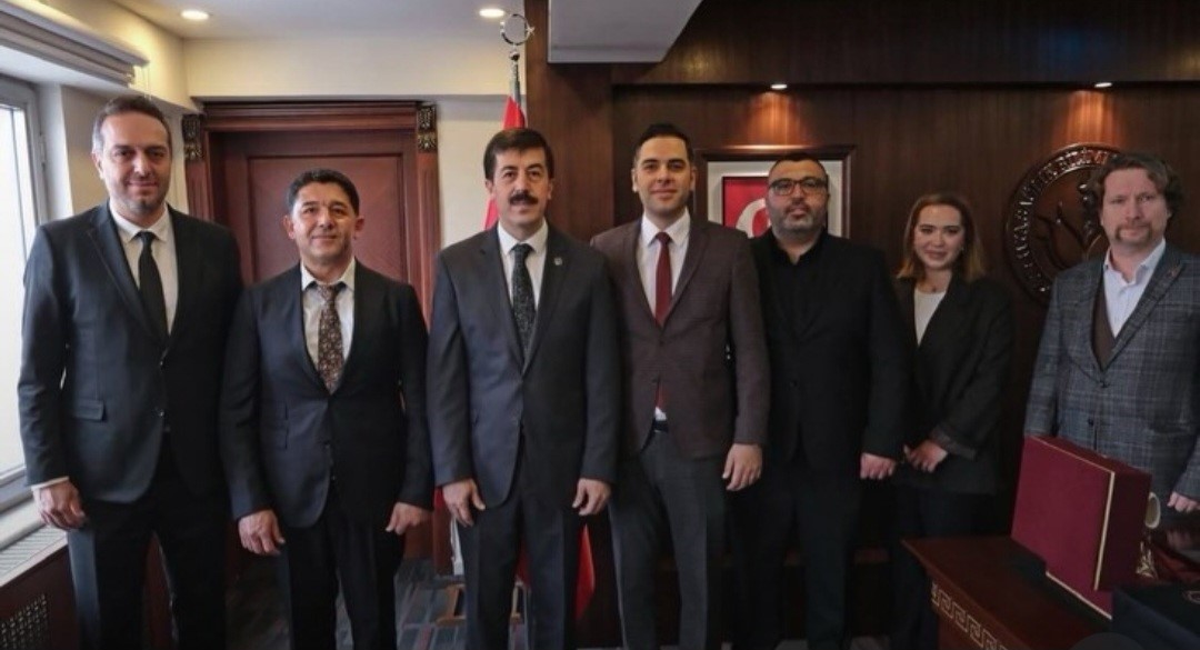 Kütahya Galatasaraylılar Derneği’nden kamu kurumlarına nezaket ziyareti
Kütahya Galatasaraylılar Derneği’nden kamu kurumlarına nezaket ziyareti