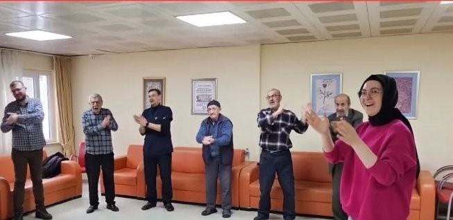 Kütahya Huzurevi’nde ’Kahkaha Yogası’ etkinliği
