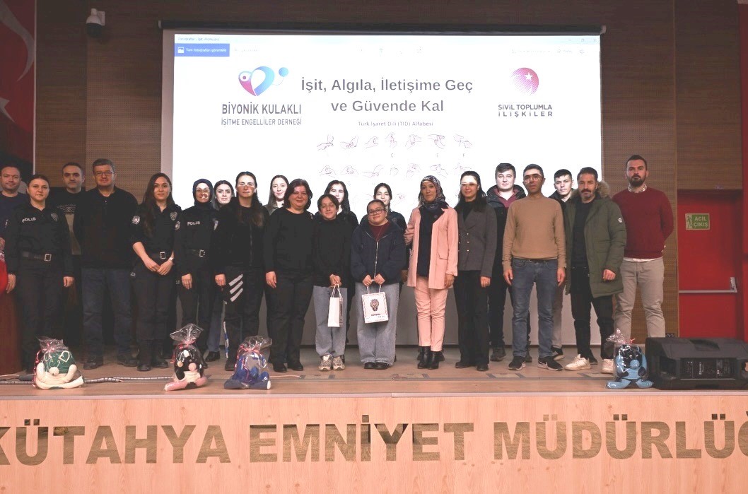 Kütahya İl Emniyet Müdürlüğü personeline işaret dili bilgilendirmesi
