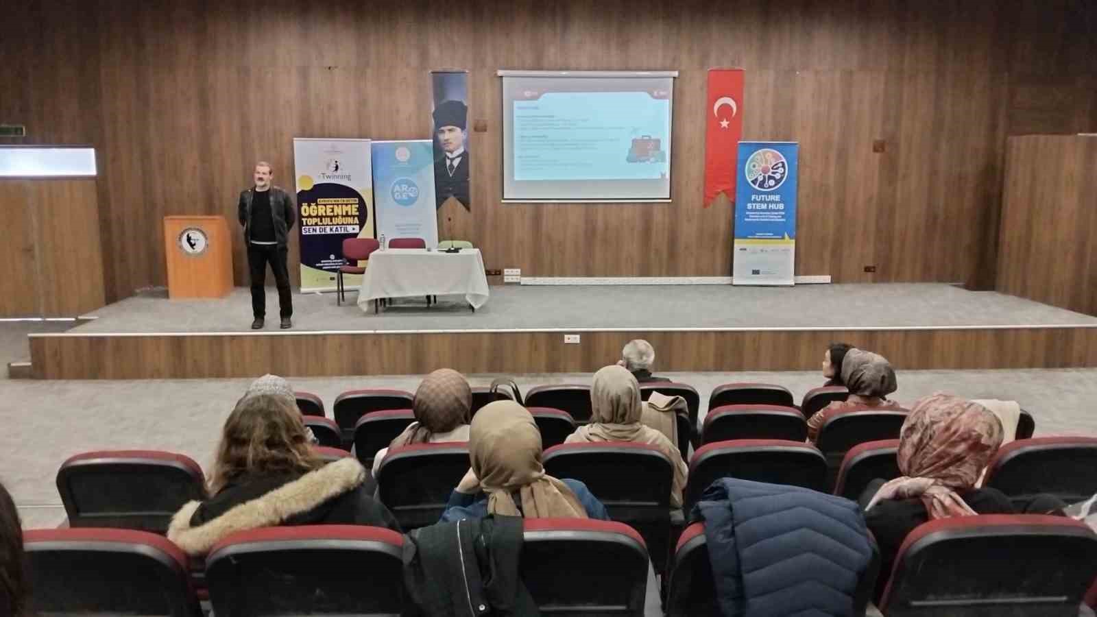 Kütahya MEM, Emet ve Tavşanlı’da "43 Adım" Projesi ve proje faaliyetlerini tanıttı
