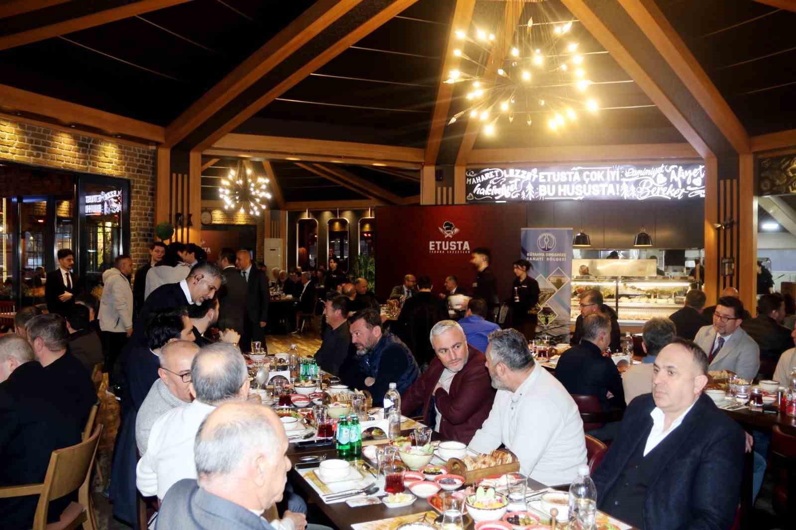 Kütahya OSB yatırımcıları istişare ve iftar programında bir araya geldi
Kütahya OSB yatırımcıları istişare ve iftar programında bir araya geldi
