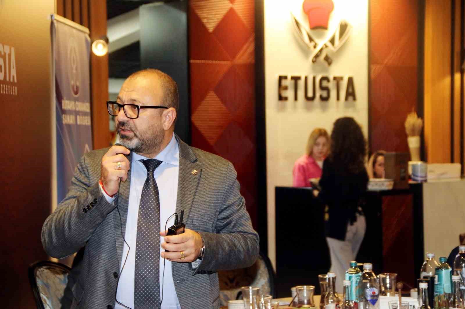 Kütahya OSB yatırımcıları istişare ve iftar programında bir araya geldi
Kütahya OSB yatırımcıları istişare ve iftar programında bir araya geldi