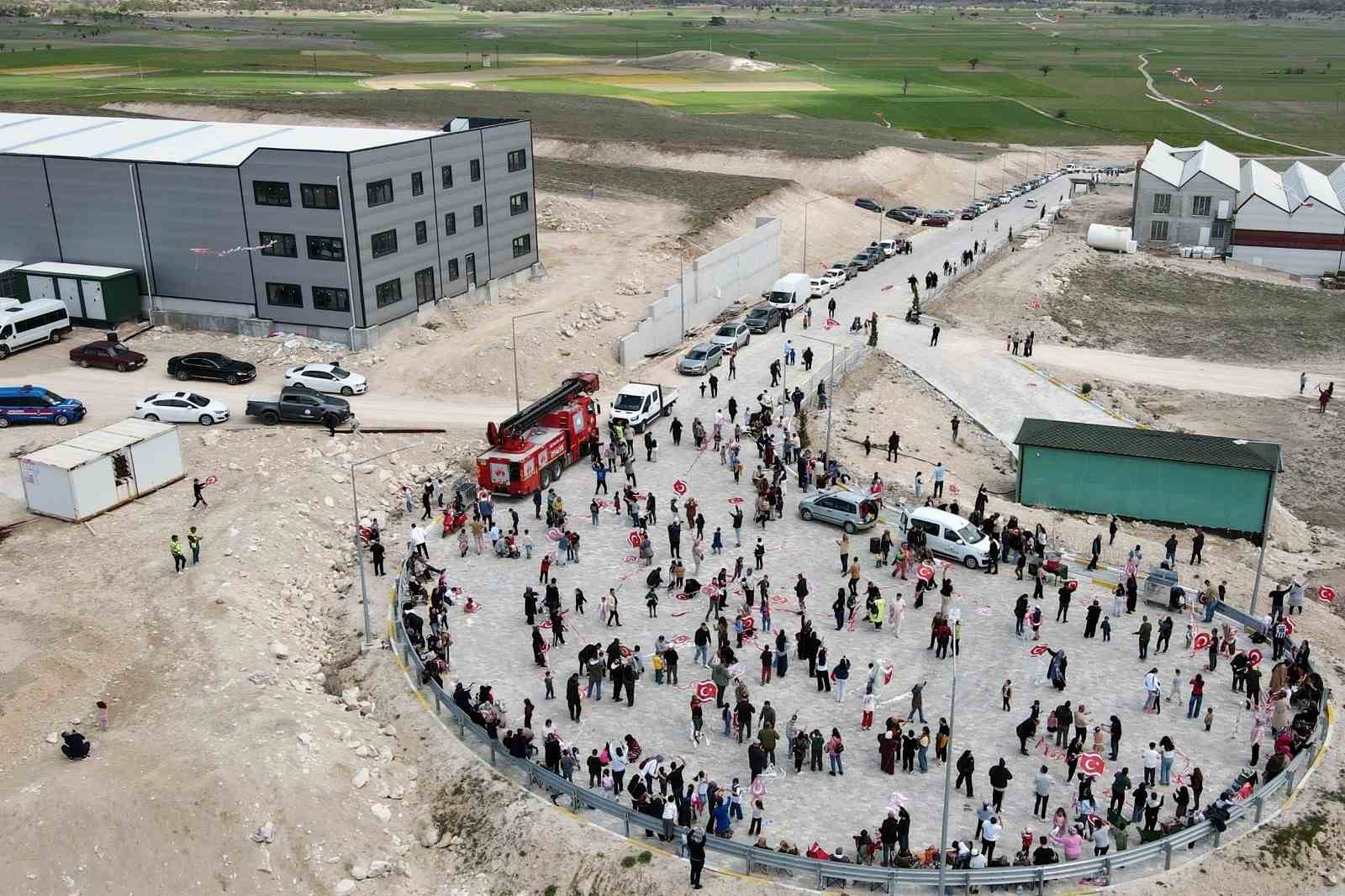 Kütahya OSB’de uçurtmalar gökyüzünü renklendirdi
