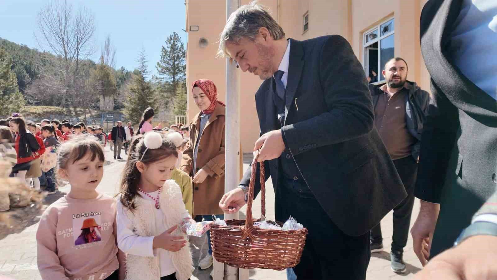 Kütahya Şehit Semih Akyıldız İlkokulu’nda bayramlaşma programı
