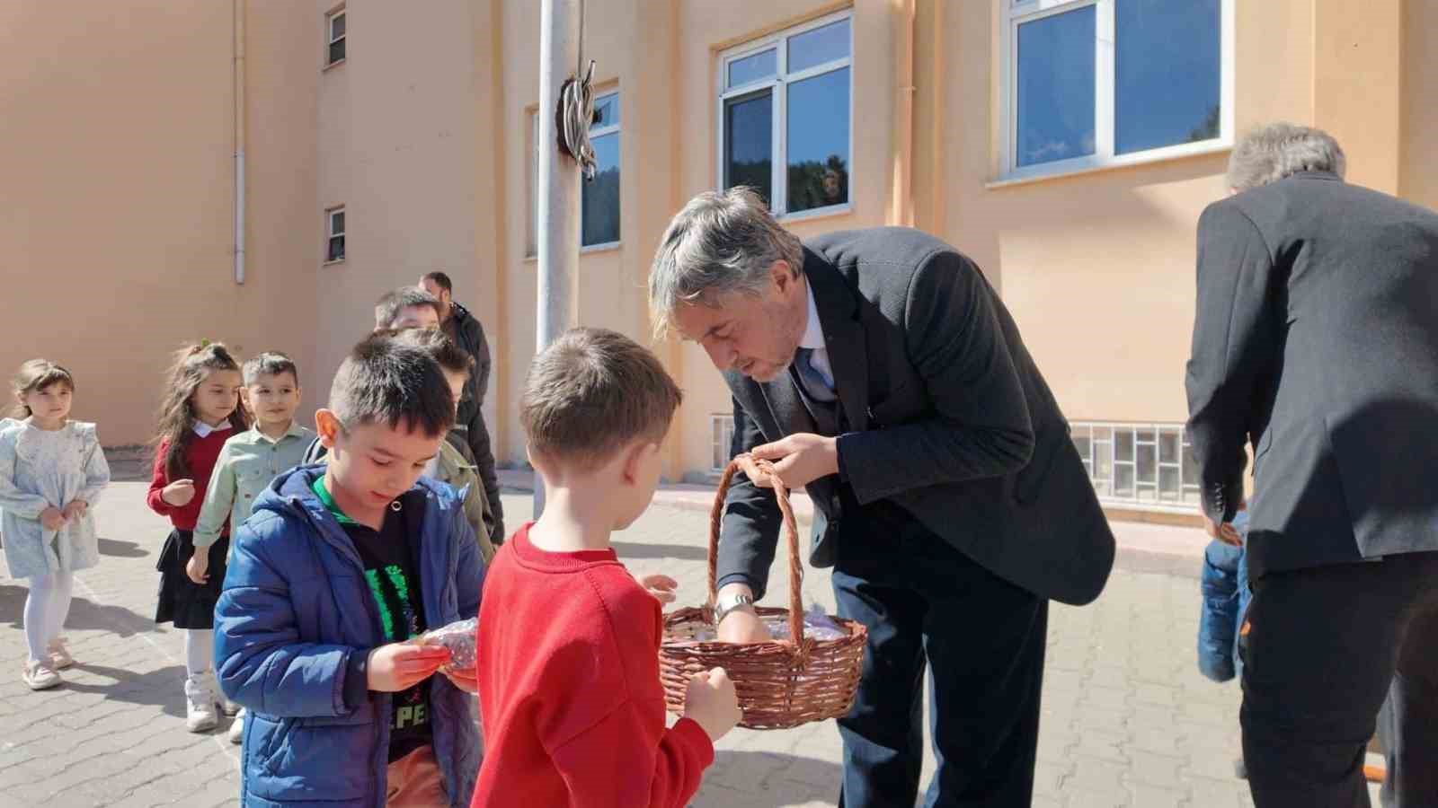 Kütahya Şehit Semih Akyıldız İlkokulu’nda bayramlaşma programı
