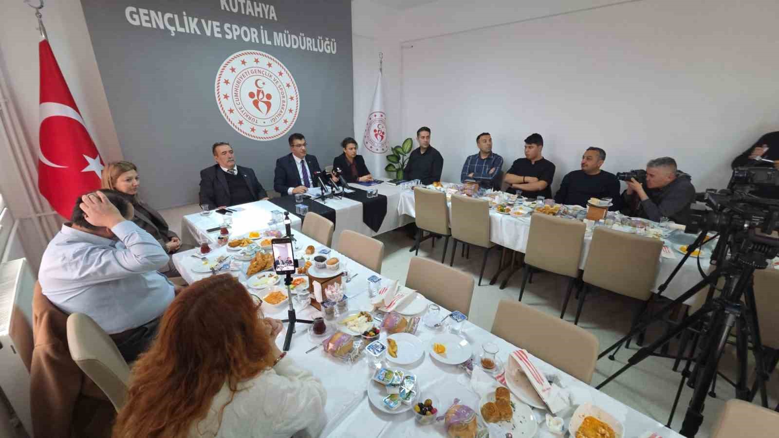 Kütahya sporda Türkiye ikincisi, yurt hizmetlerinde altıncı sıraya yükseldi
