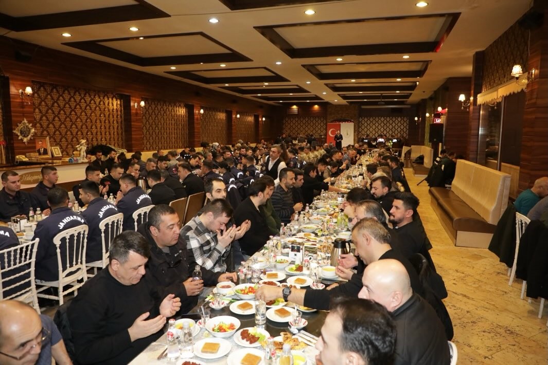 Kütahya Valisi Musa Işın, jandarma ve emniyet personeli ile iftarda buluştu
