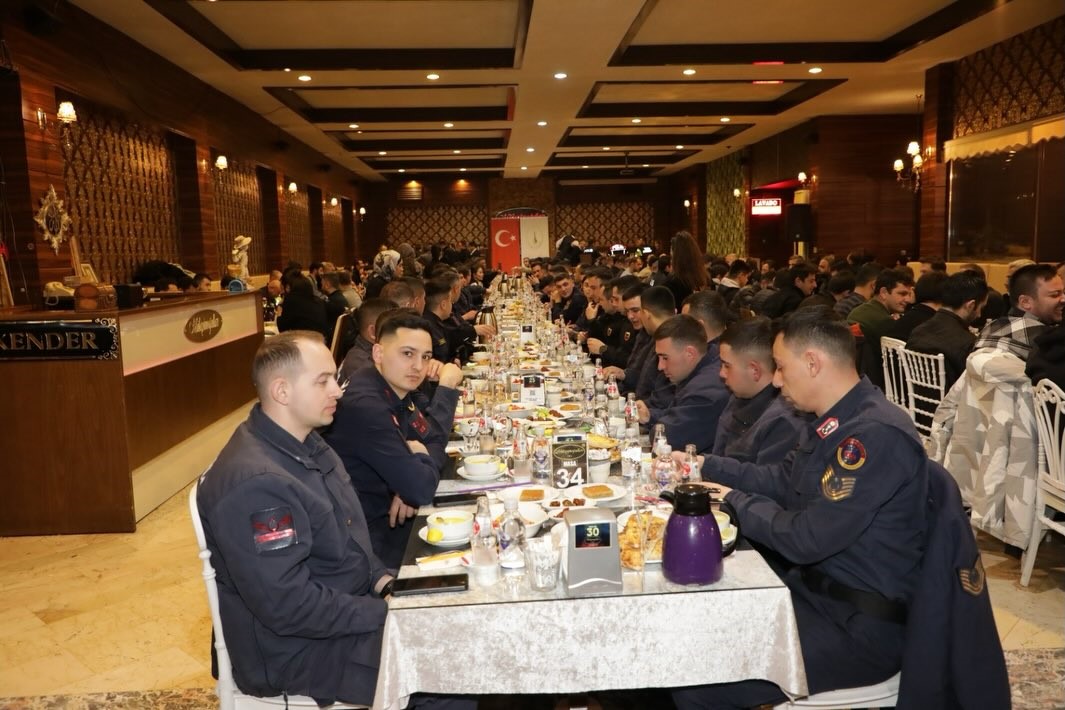 Kütahya Valisi Musa Işın, jandarma ve emniyet personeli ile iftarda buluştu
