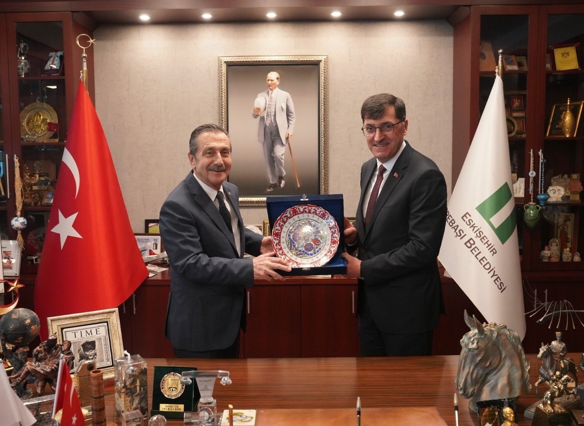 Kütahya ve Eskişehir belediyeleri arasında tecrübe paylaşımı ve iş birliği ziyaretleri
