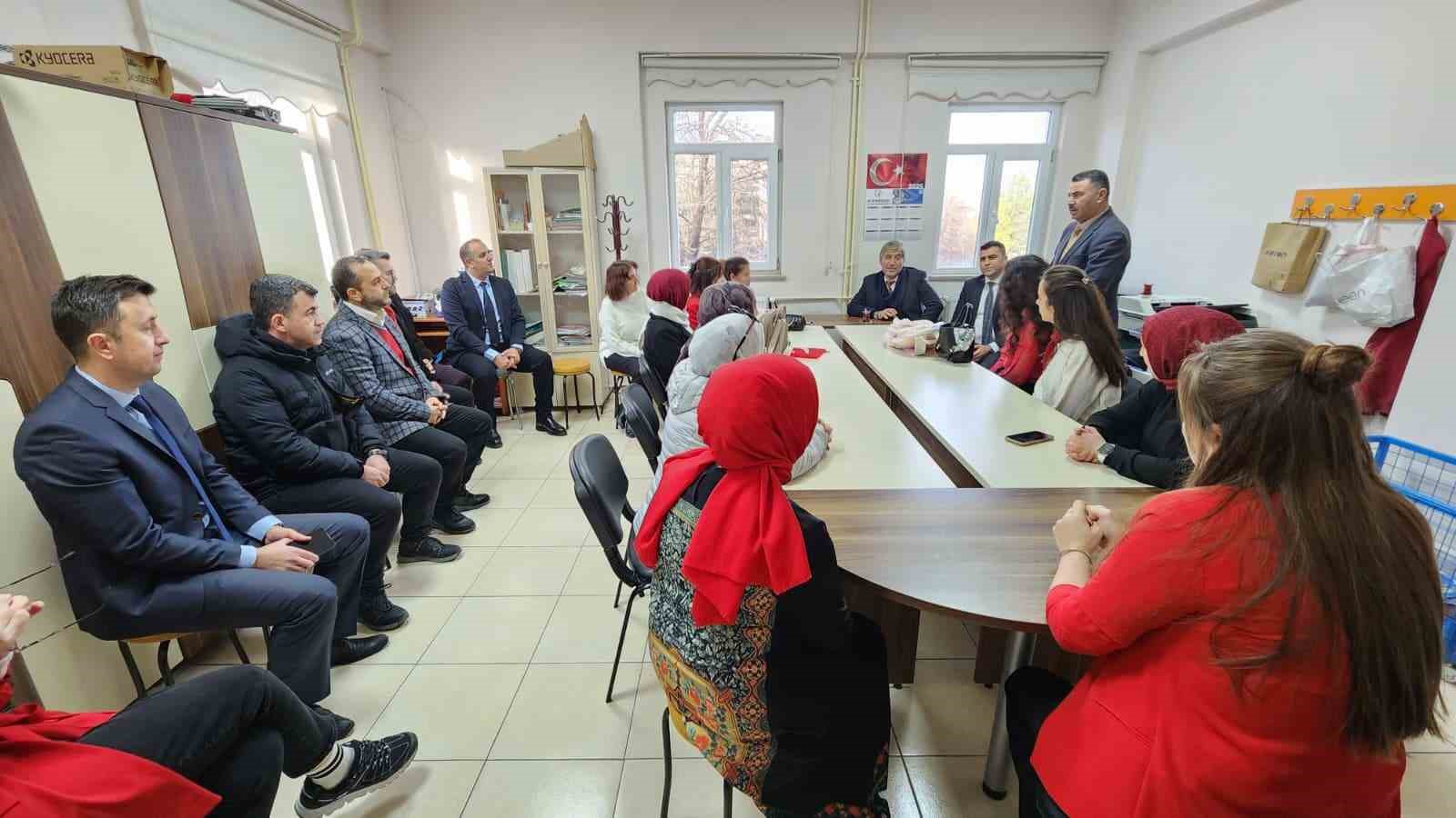 Kütahya’da 2. dönemin ilk dersinin konusu "Bayrak" oldu
