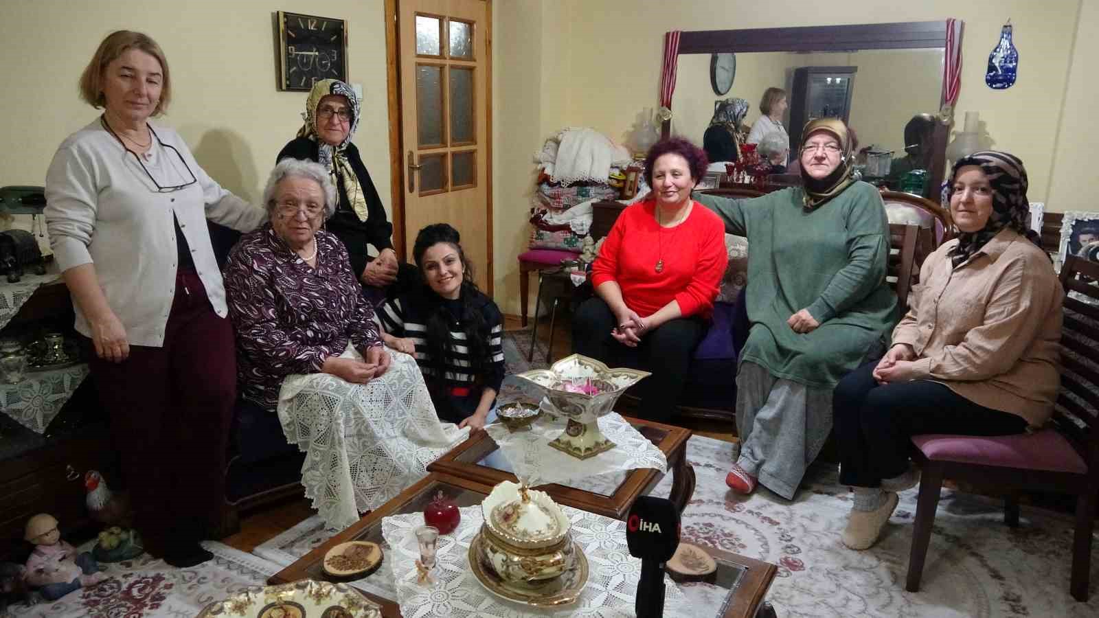 Kütahya’da 70 yıldır ilmek atan emekli öğretmenin azmi örnek oluyor
