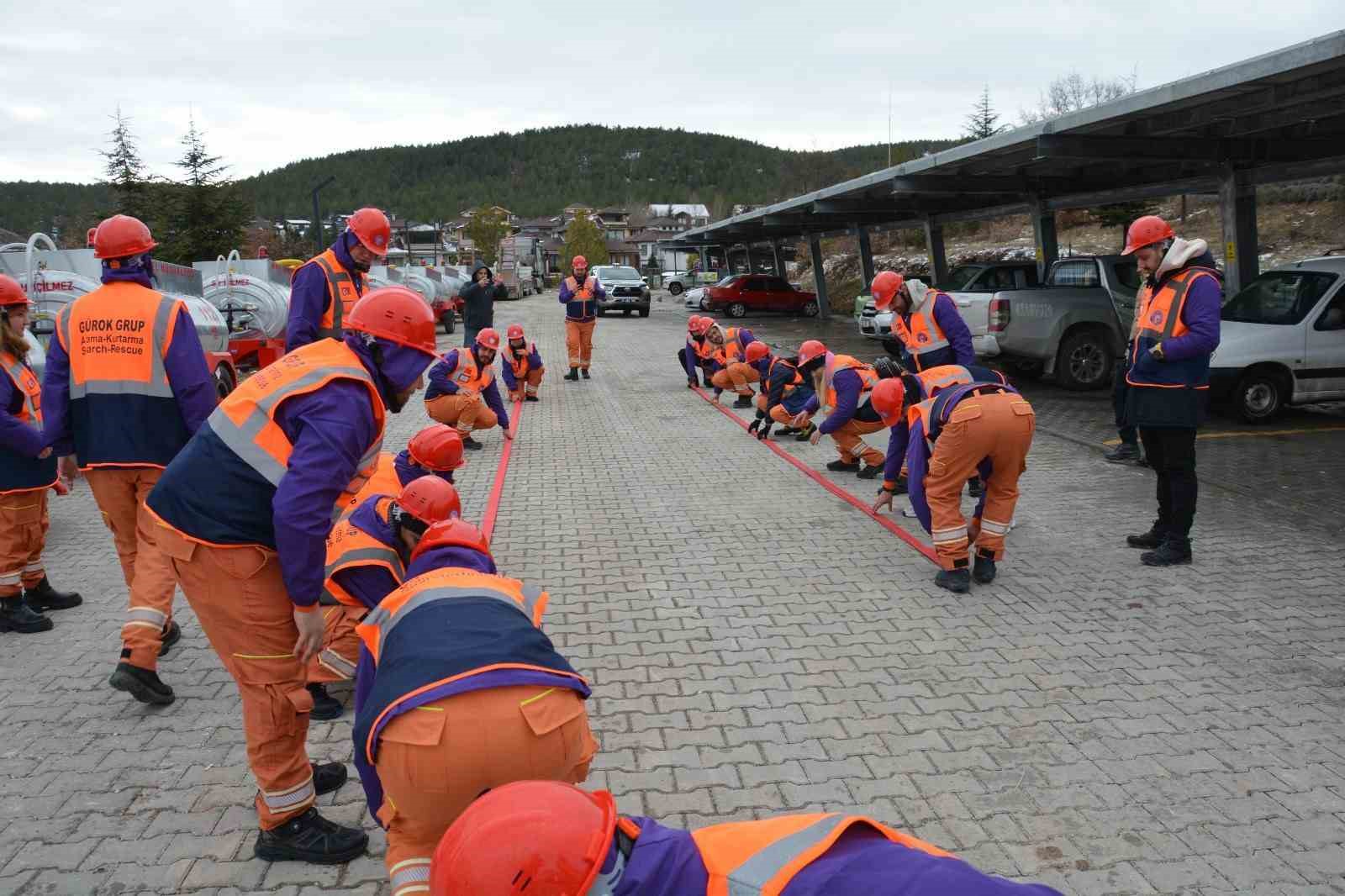 Kütahya’da arama kurtarma gönüllülerine orman yangınlarına müdahale eğitimi

