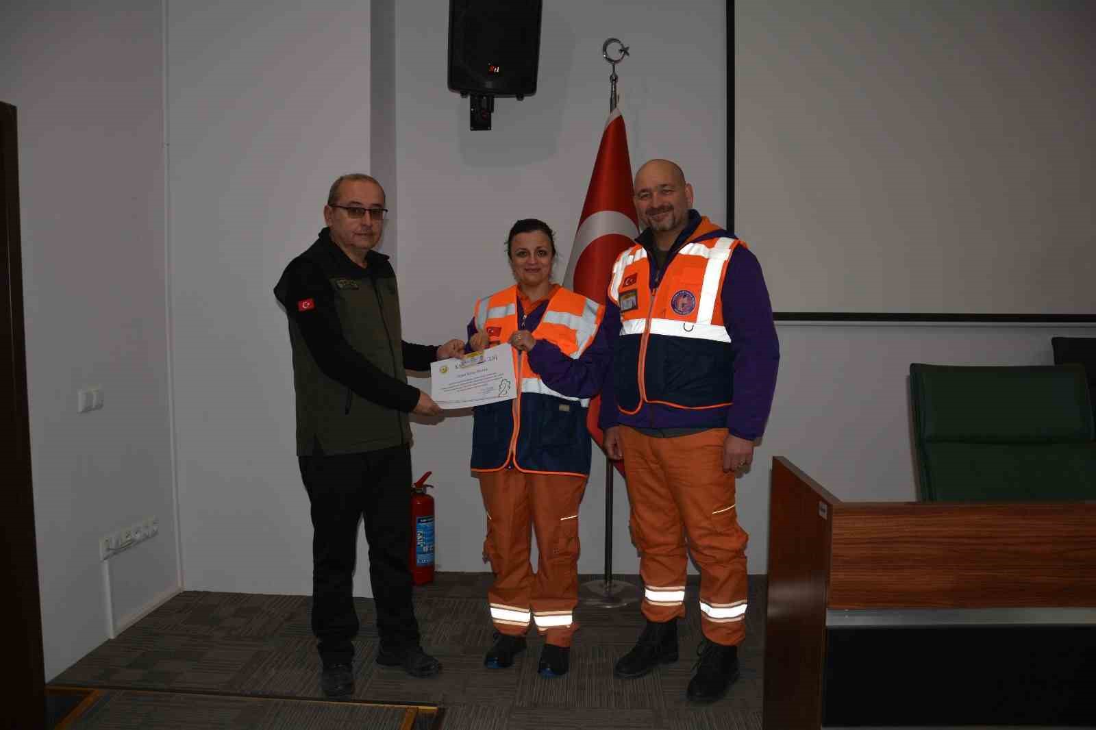 Kütahya’da arama kurtarma gönüllülerine orman yangınlarına müdahale eğitimi
