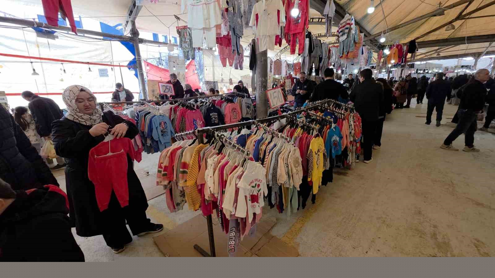 Kütahya’da ’Bayram Pazarı’ açıldı
