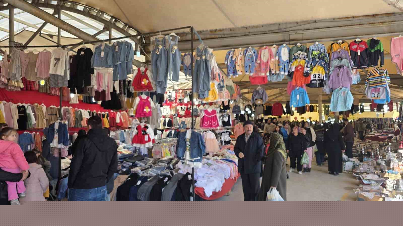 Kütahya’da ’Bayram Pazarı’ açıldı
