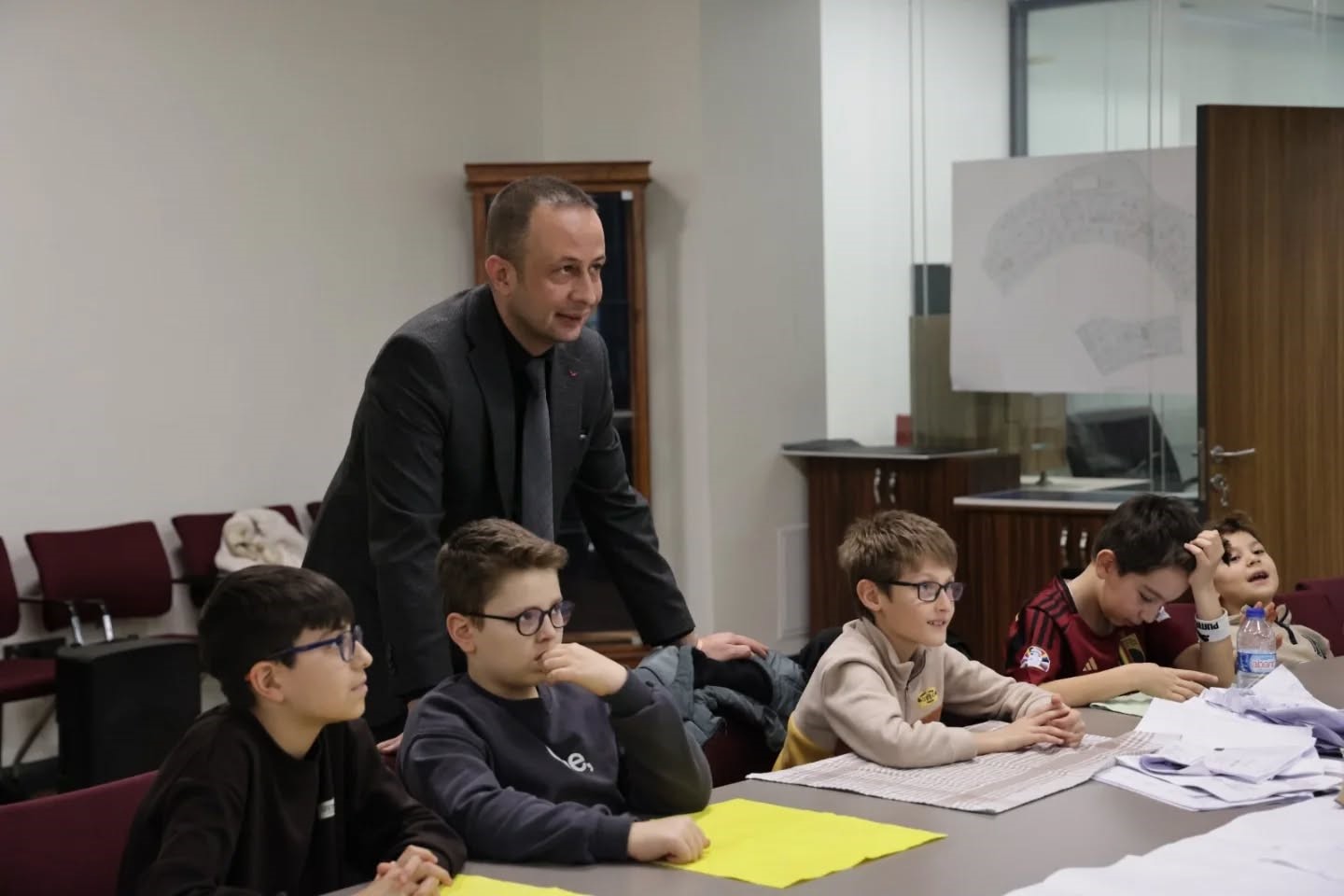 Kütahya’da çocuklardan "Atık Kâğıtlardan El Yapımı Kâğıda Elekte Kâğıt Yapım Workshop’a ilgi
