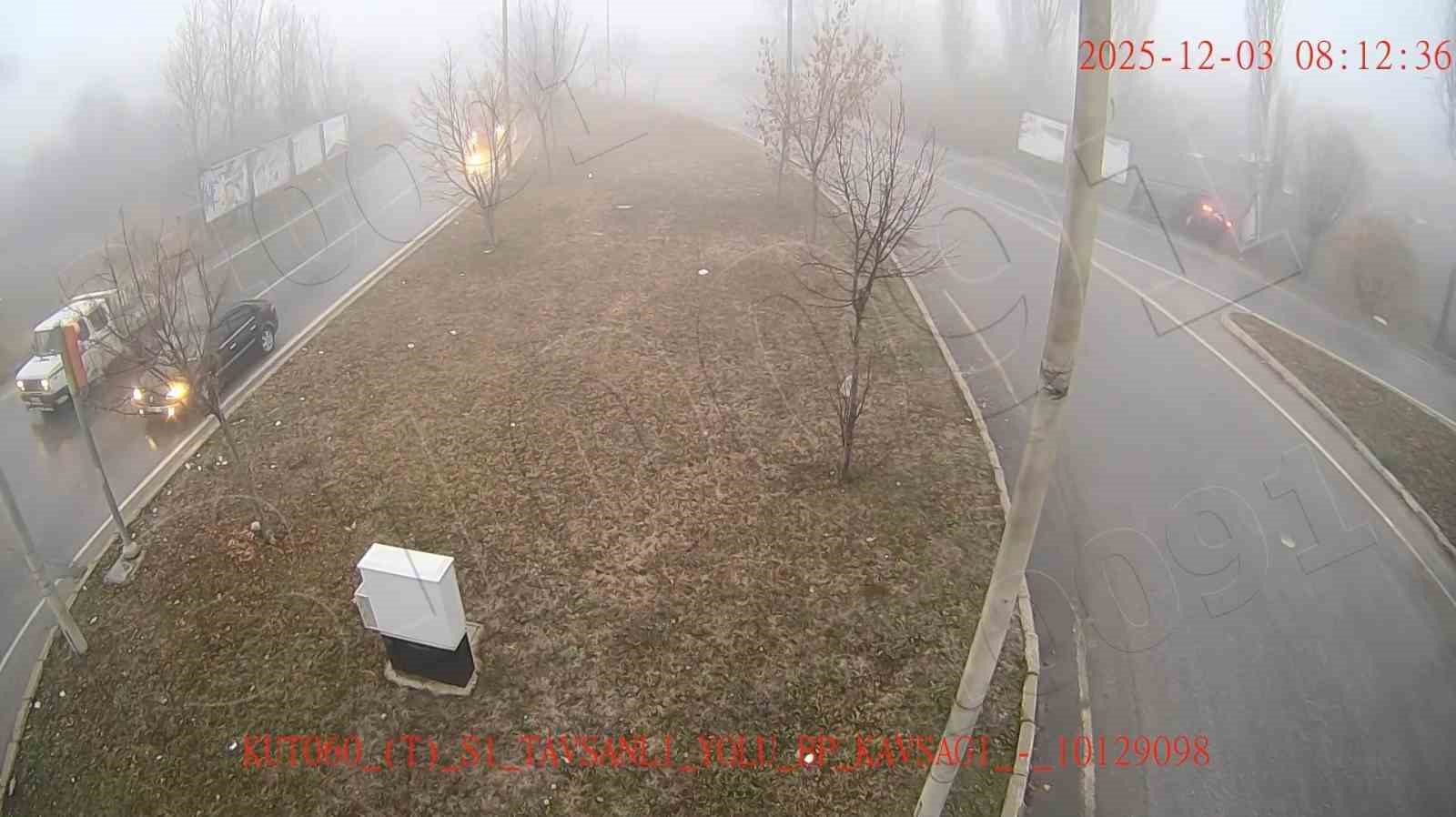 Kütahya’da dikkatsizliğin sebep olduğu kazalar kameraya yansıdı
