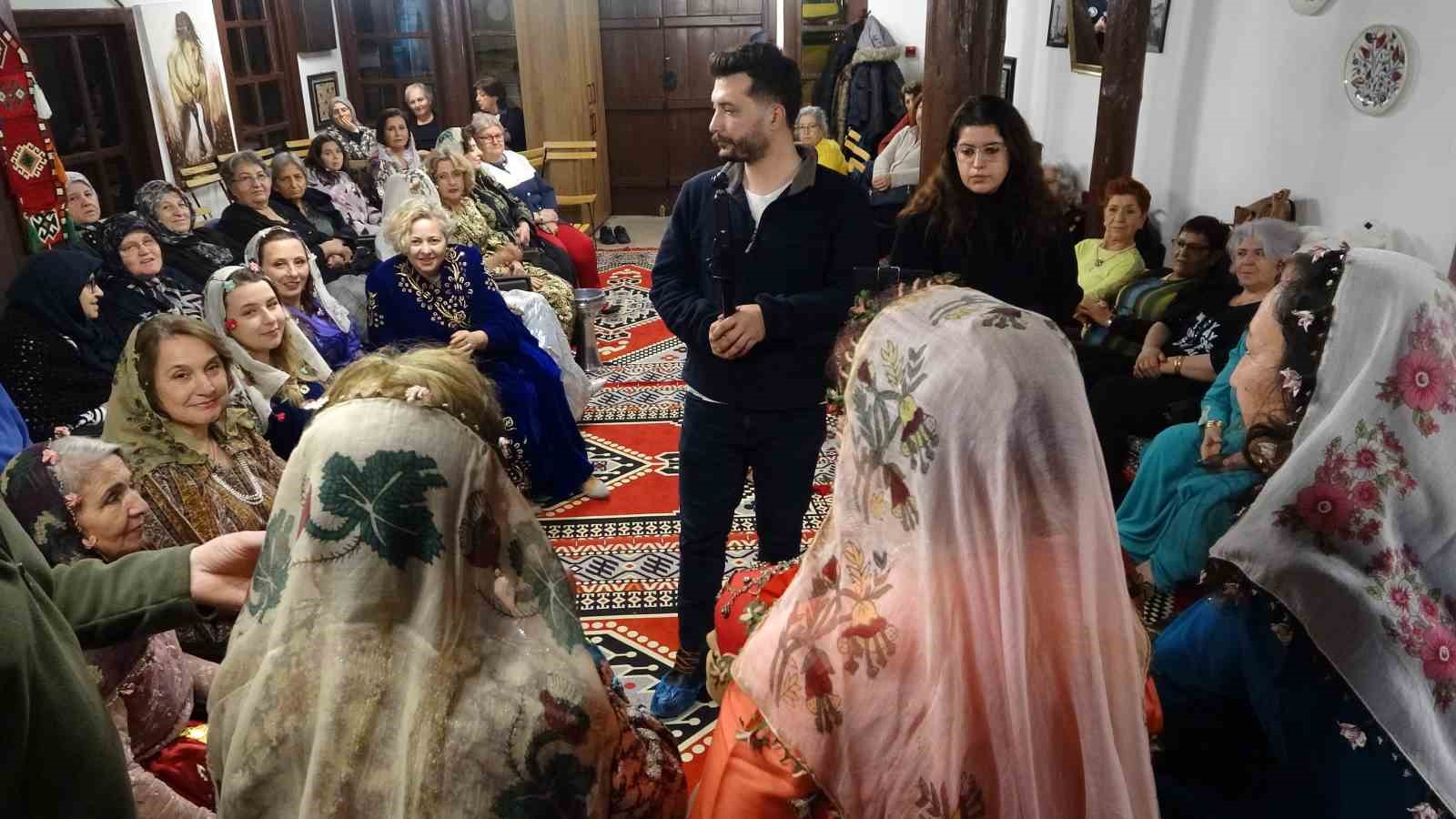 Kütahya’da "Geleneksel Kına" geleneği yeniden hayat buldu
