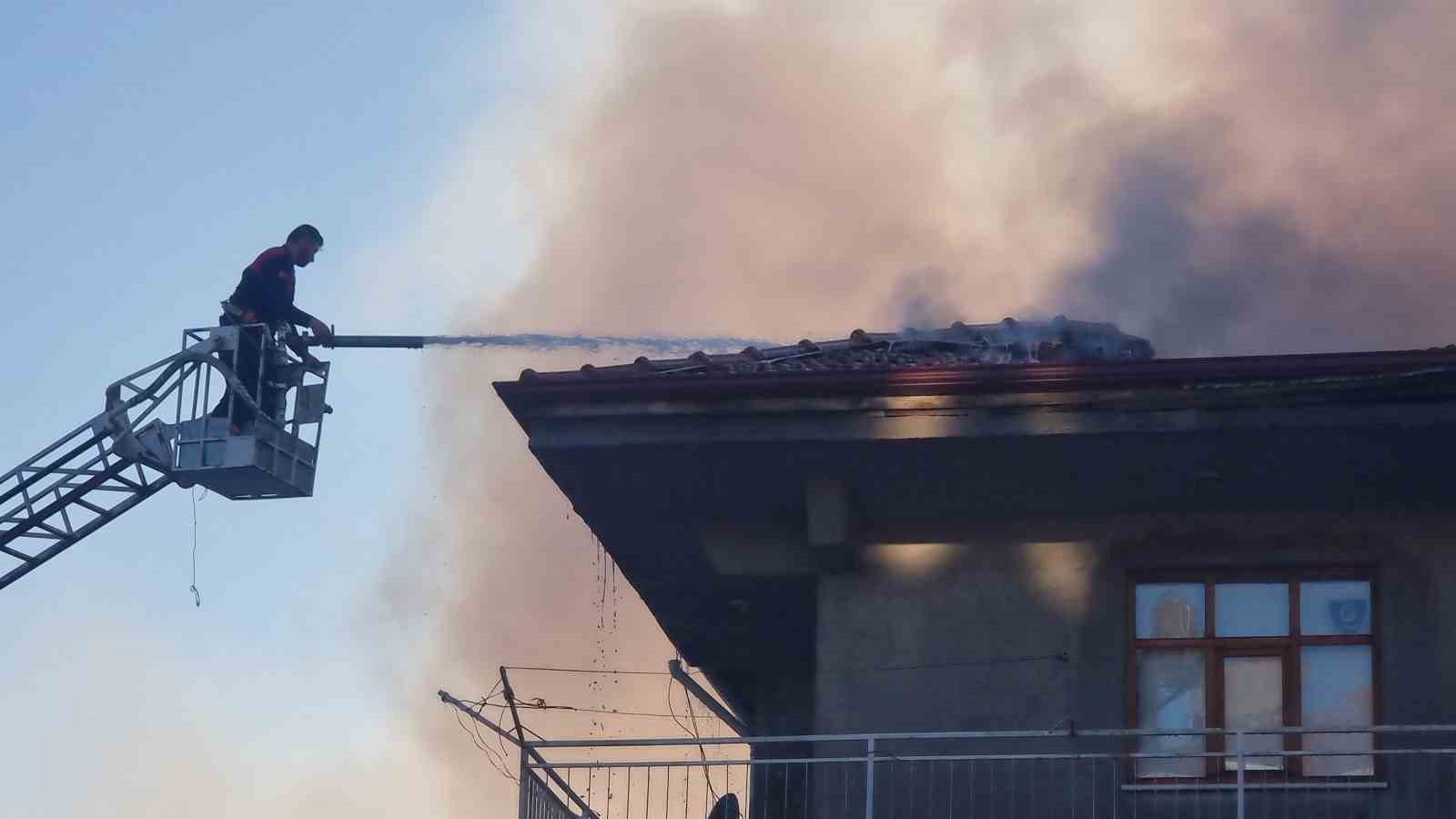 Kütahya’da iftar vakti korkutan yangın
