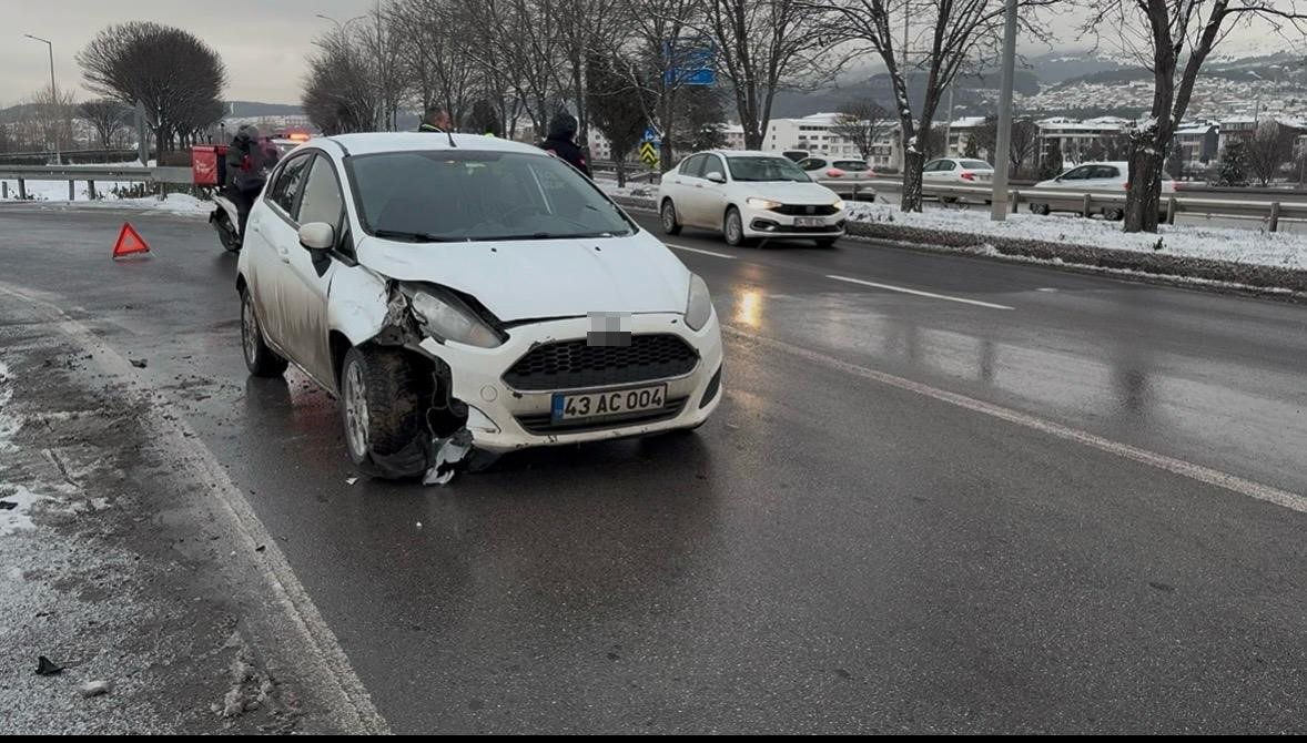 Kütahya’da iki otomobil çarpıştı: 1 yaralı
