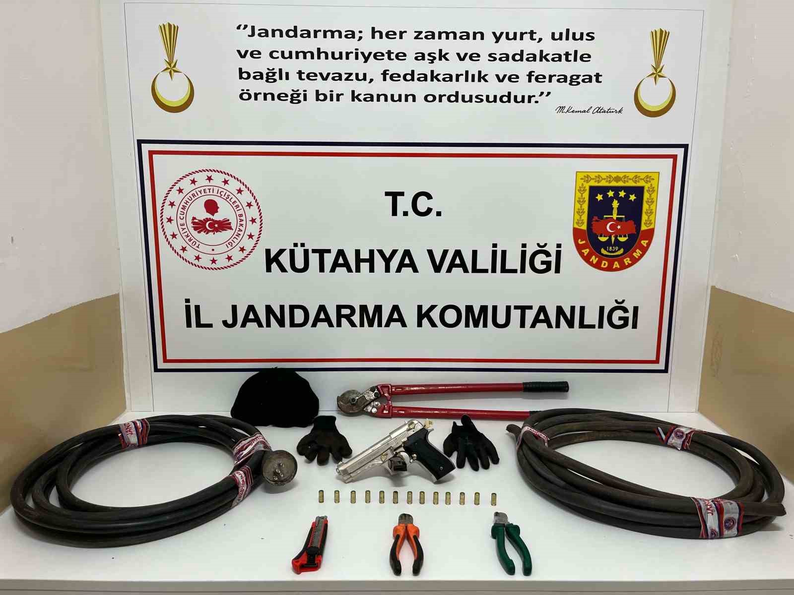 Kütahya’da kablo hırsızları suçüstü yakalandı
