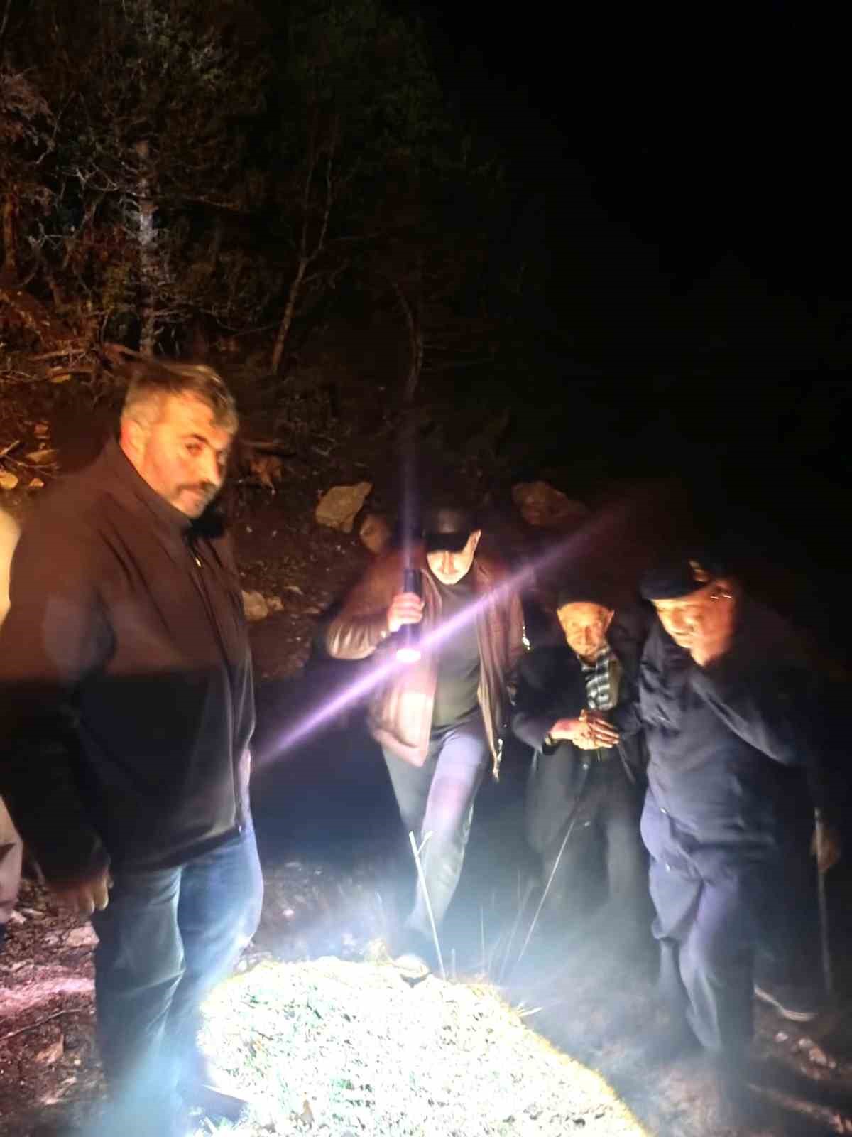 Kütahya’da kayıp yaşlı şahıs köyünden 8 kilometre uzakta sağ olarak bulundu
