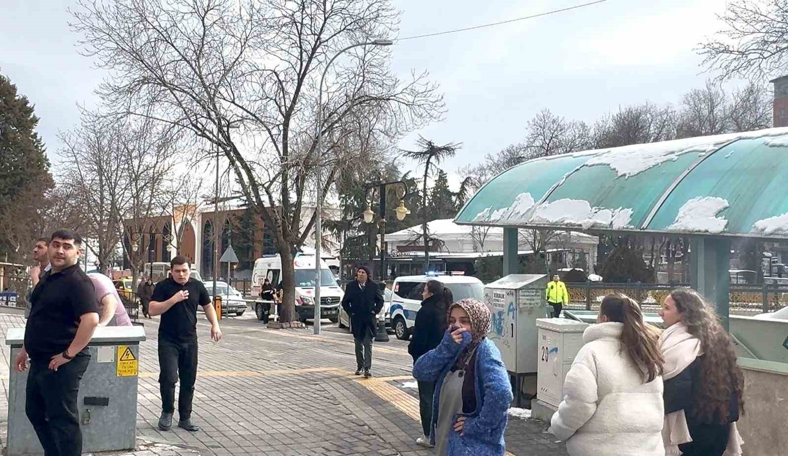 Kütahya’da korkutan yangın, 3 kişi dumandan etkilendi
