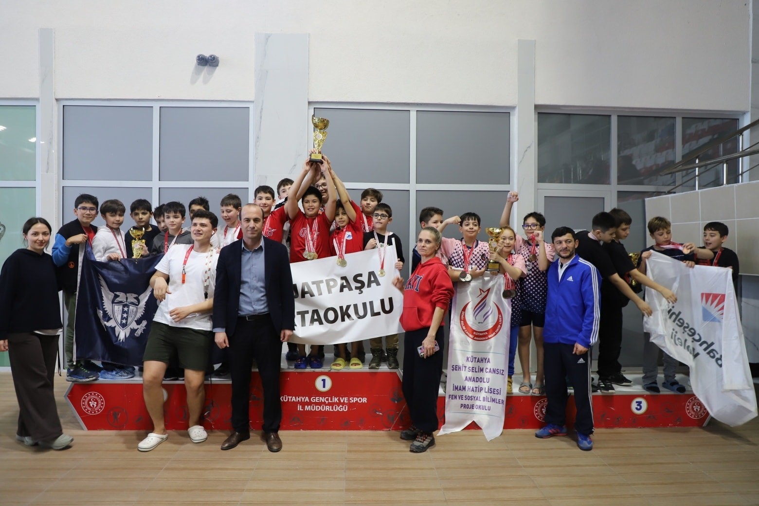 Kütahya’da küçükler yüzme il birinciliği heyecanı
