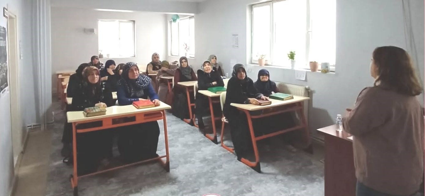 Kütahya’da Kur’an kursu kursiyerlerine "Aile Yaşam Becerileri" eğitimi
