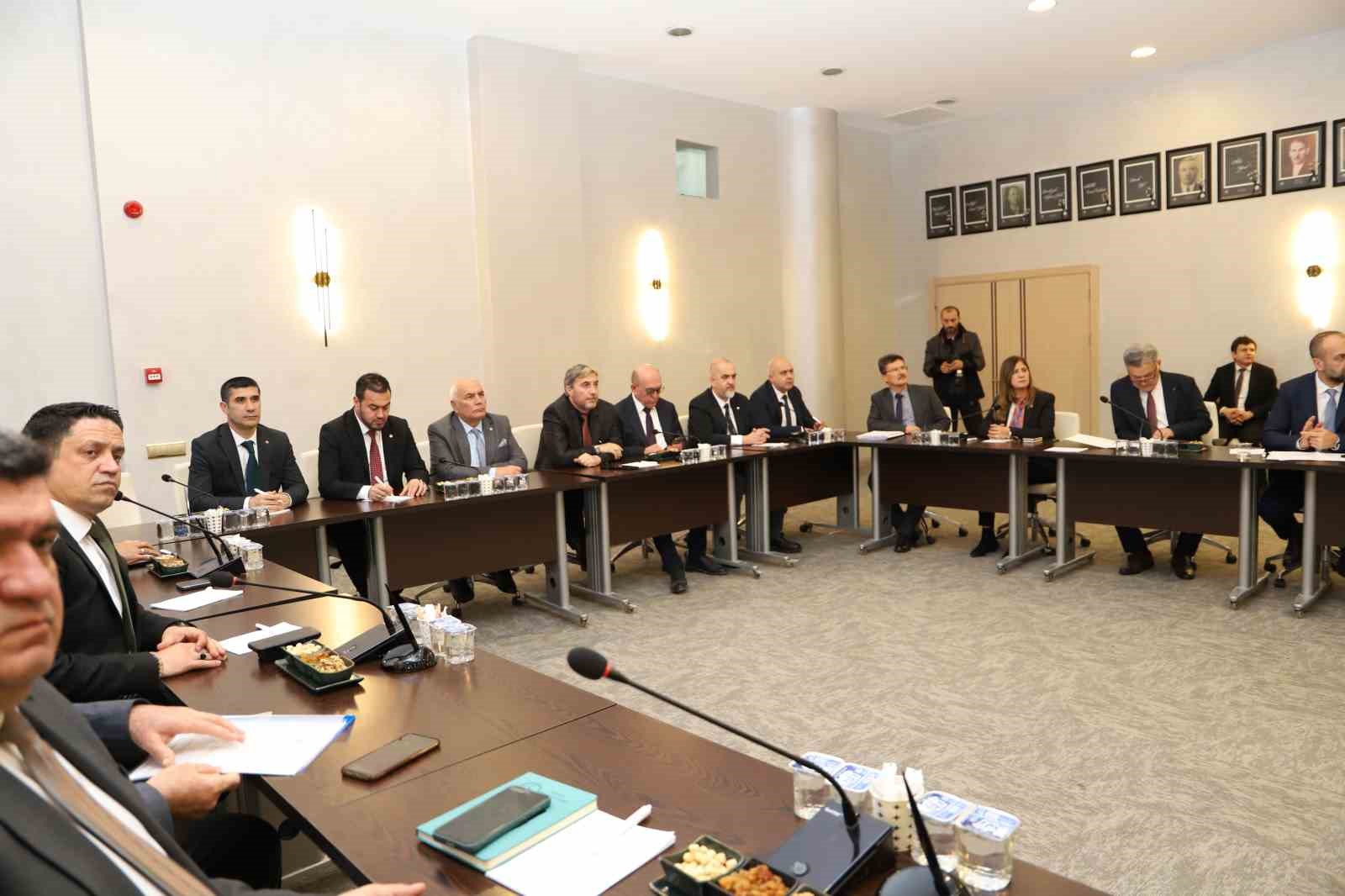 Kütahya’da ’mesleki eğitim’ KUTSO’nun ev sahipliğinde değerlendirildi
