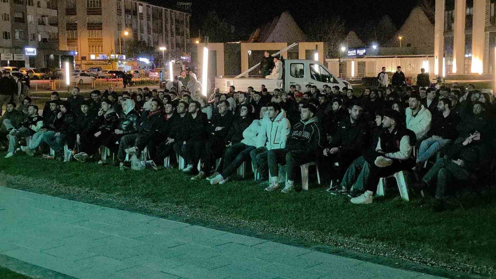 Kütahya’da milli maç coşkusu dev ekrana taşındı
