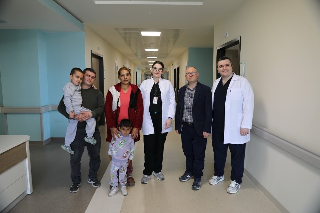 Kütahya’da minik hastaya kritik operasyon
